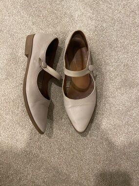 Bueno Betsy Pointed Mary Jane Ballet Flats in Light Grey